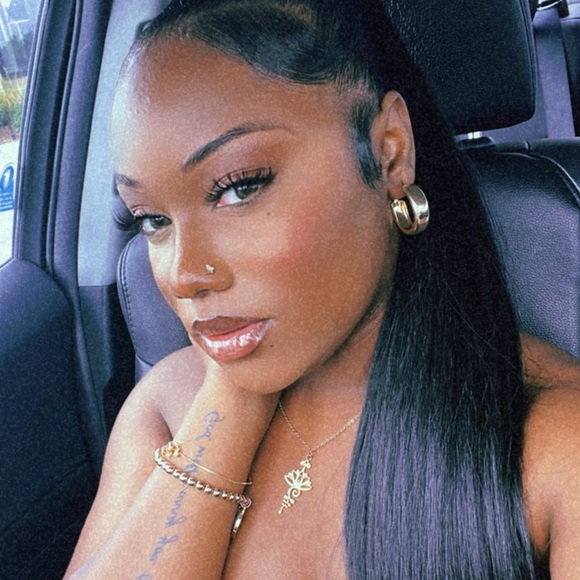 Meet your Posher, Destiny - Picture 1 of 5